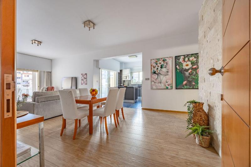 Lena Court - Spacious 3bdr City Views - image 15