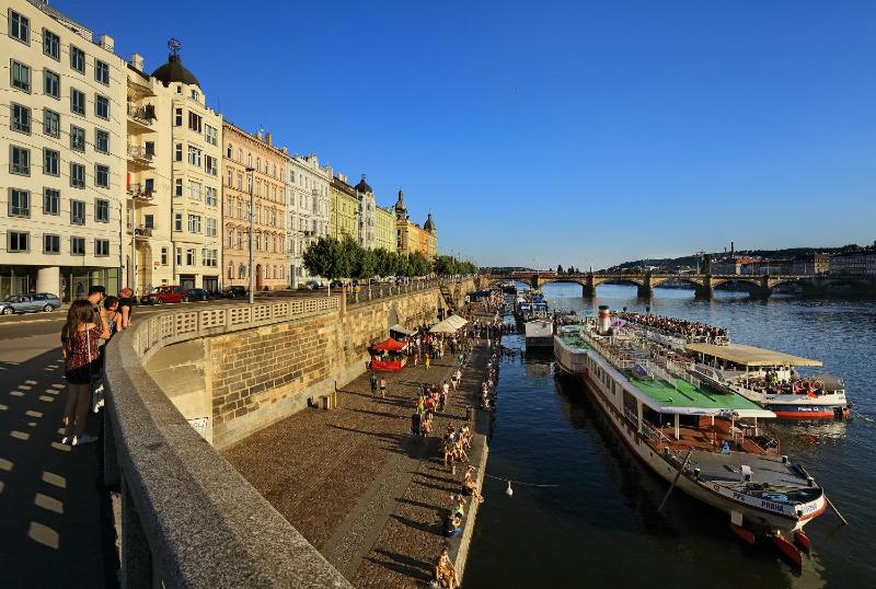 Dancing House hotel - Tančící dům - image 8