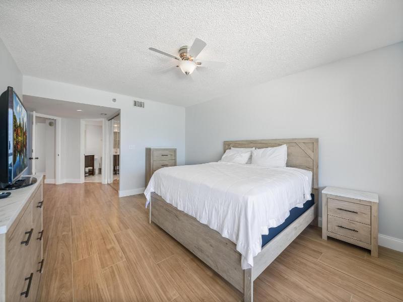 Crescent Beach Club 12E-N - image 35