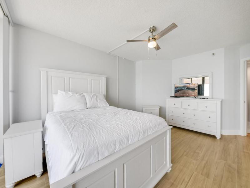 Crescent Beach Club 12E-N - image 31