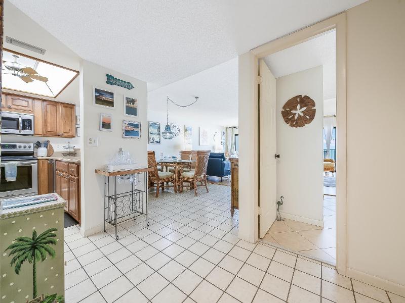 Surfside Condos 402 - image 8