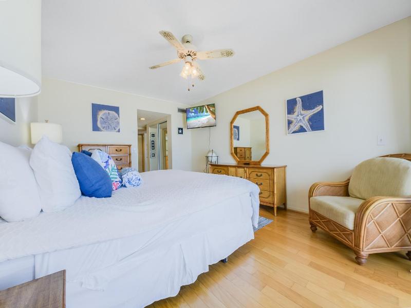 Surfside Condos 402 - image 14