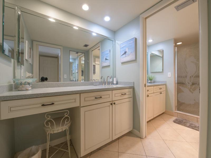 Surfside Condos 402 - image 30
