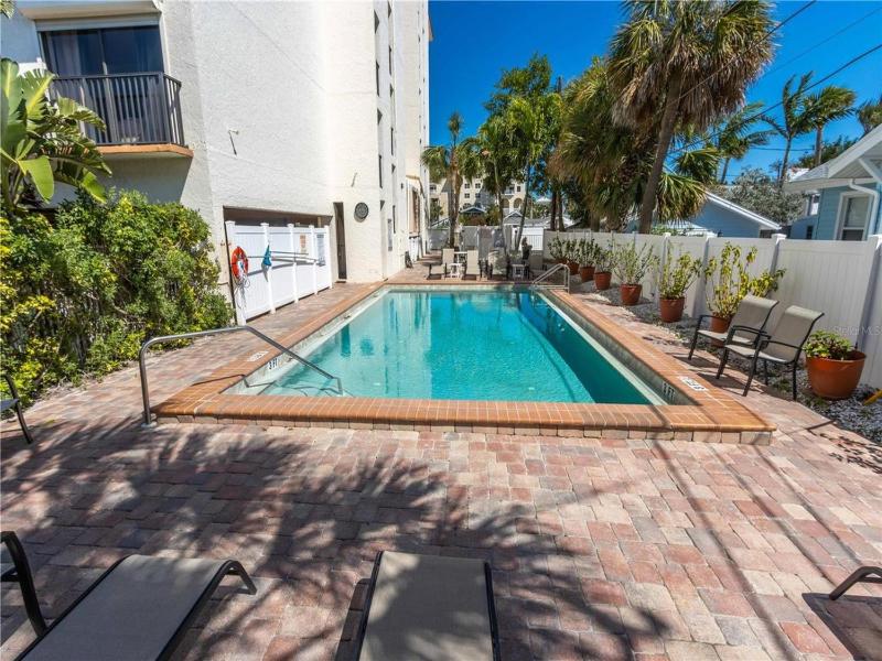 Surfside Condos 402 - image 9