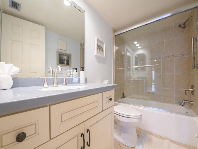 Surfside Condos 402 - image 13