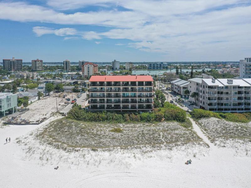 Surfside Condos 402 - image 24