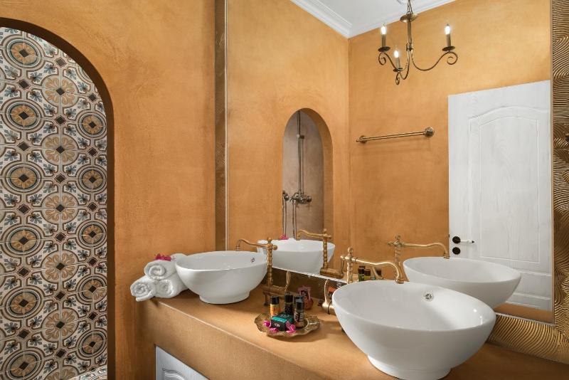 Deluxe Double Room with Sea View and Balcony (Aretousa) image 2
