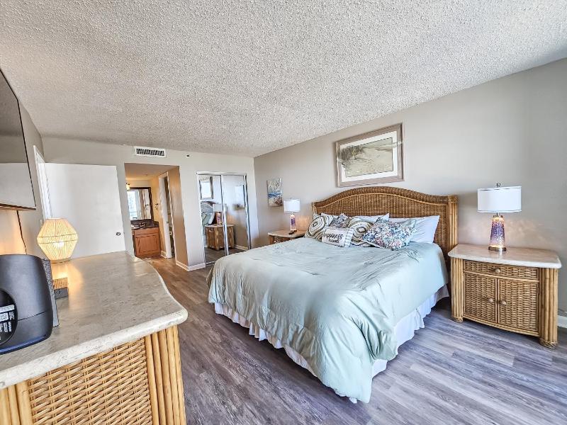 507 South Hampton condo - image 13