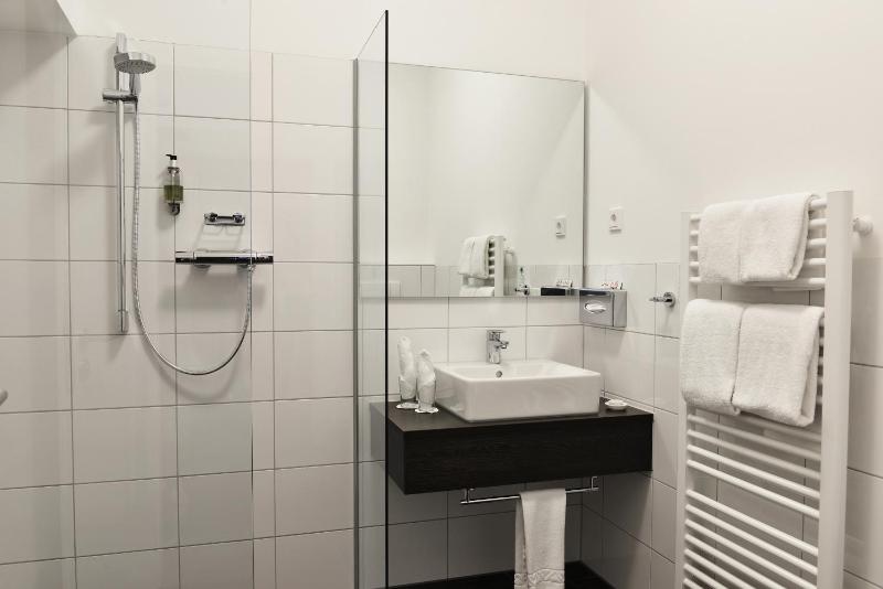 Standard Double Room image 2