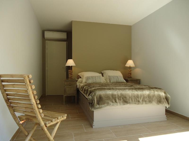 Double Room with Terrace - River View image 4