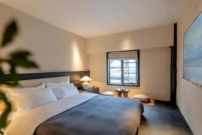 Lijiang Old Town Bamboo Pavilion Free Coffee Free Airport or High Speed Rail Pick-Up for 3-Nights - image 39
