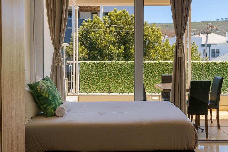 SweetStay - Kloof Street - image 12