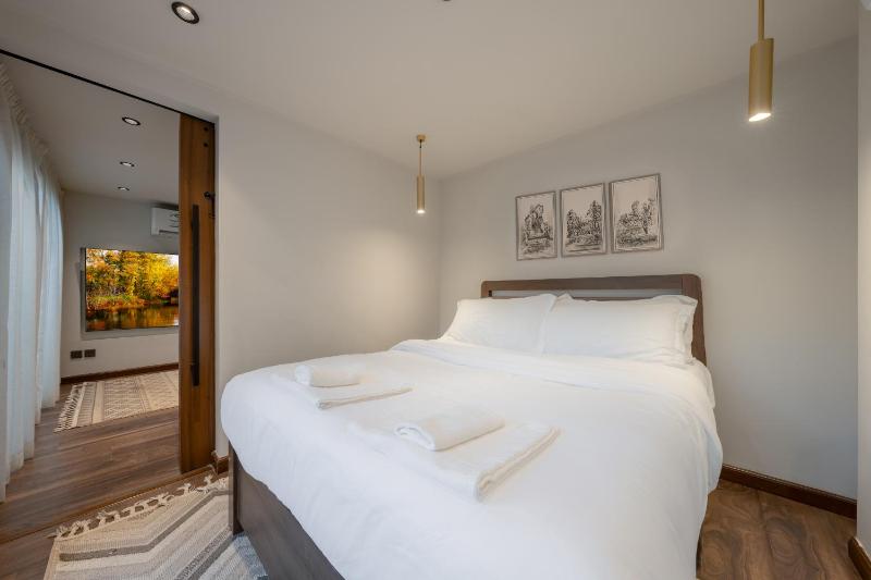 Modern Loft Apt Rooftop - image 8