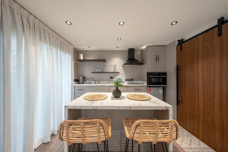 Modern Loft Apt Rooftop - image 14