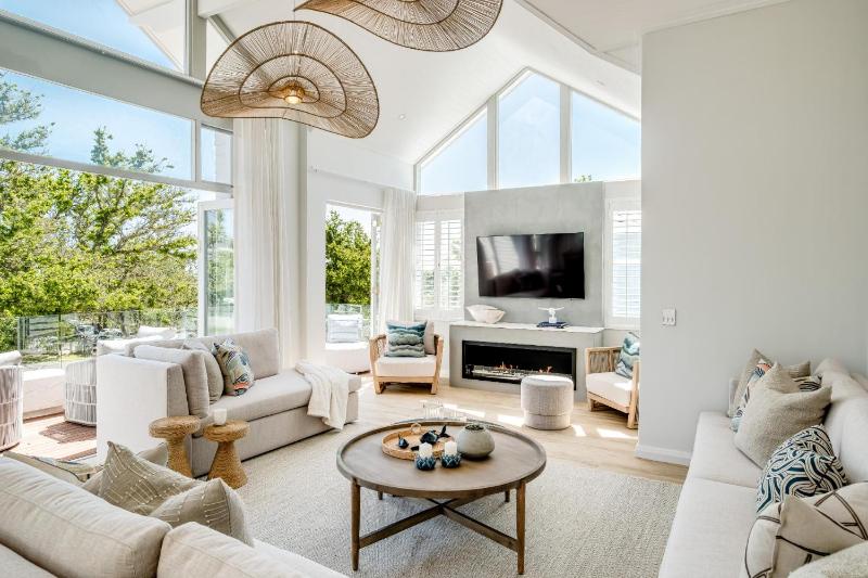6bed Villa by Camps Bay Beach Seven the Drive - image 1