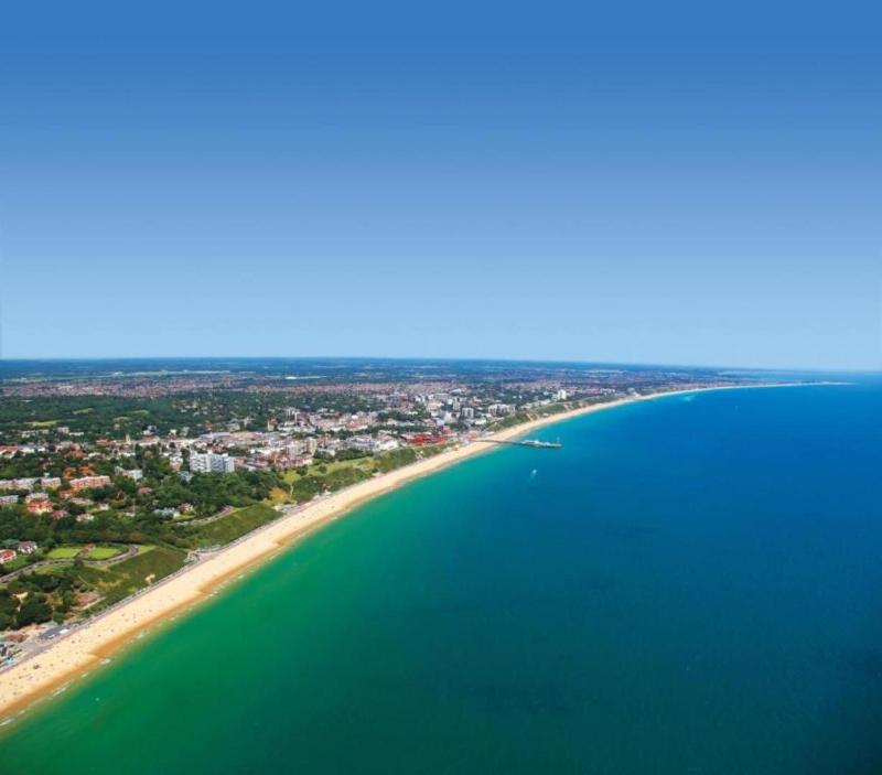 SEA AIR by BOURNECOAST - A Two Bedroom Apartment with Parking - Minutes to the Sandy Beaches - FM10676 - image 21