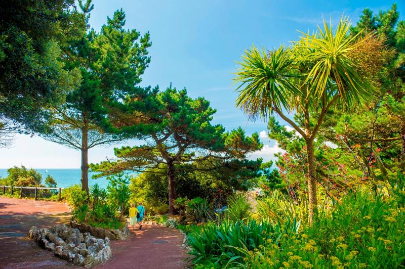 SEA AIR by BOURNECOAST - A Two Bedroom Apartment with Parking - Minutes to the Sandy Beaches - FM10676 - image 6