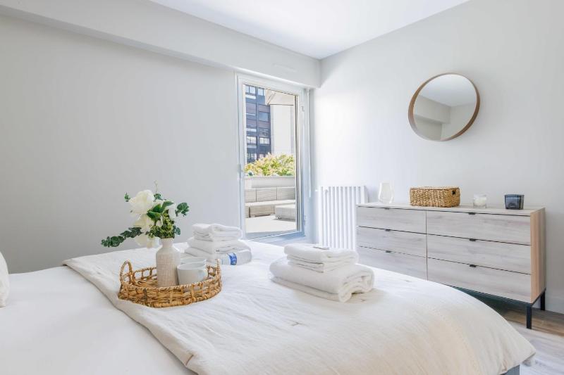 Superbe Appartement 1BDR - 2P Porte Maillot - image 2