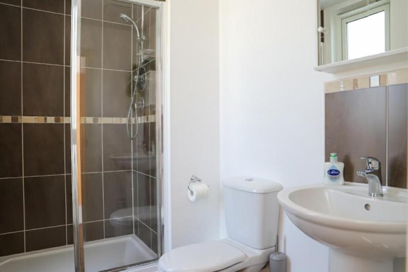 Syster Properties Modern Leicester Stay with Free Parking LE2 Area - image 50