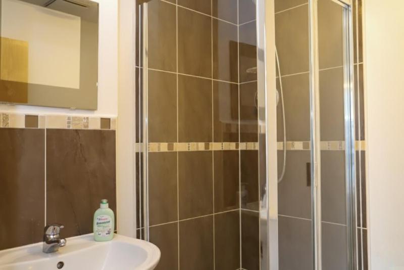 Syster Properties Modern Leicester Stay with Free Parking LE2 Area - image 12