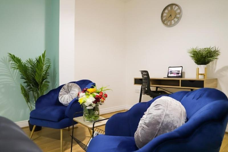 Syster Properties Modern Leicester Stay with Free Parking LE2 Area - image 8