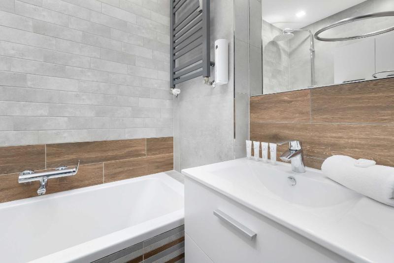 Modern Apartment in Wrocław with Air Conditioning by Noclegi Renters - image 12