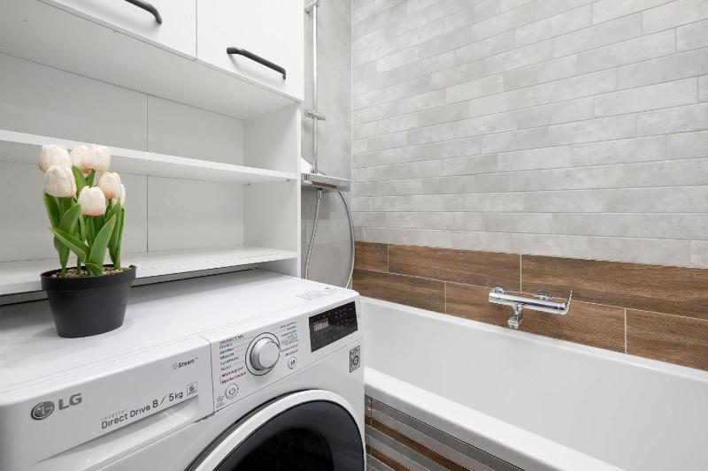 Modern Apartment in Wrocław with Air Conditioning by Noclegi Renters - image 3