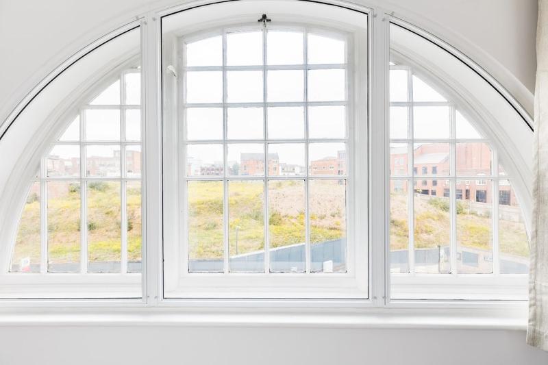 The Newhall Loft by Prime Stays - 2-Bedroom JQ City Apartment with Private Entrance - image 2