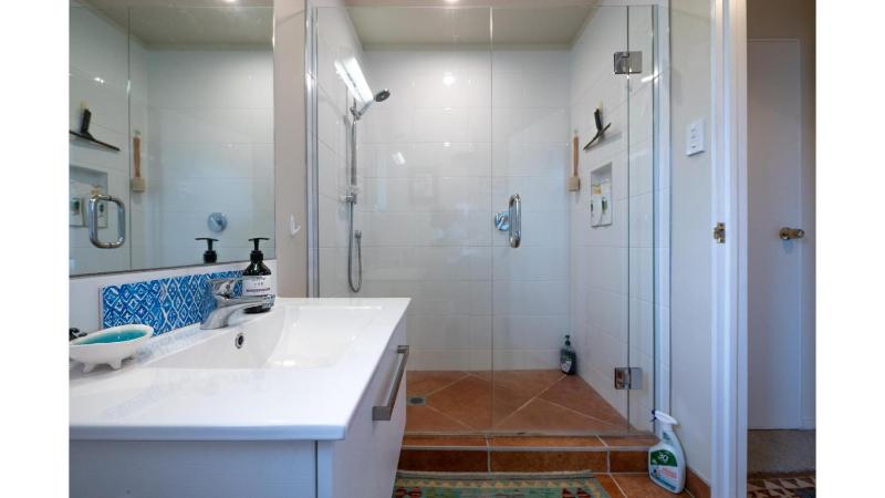 Travellers Retreat 1 Bedroom in Central Auckland - image 12