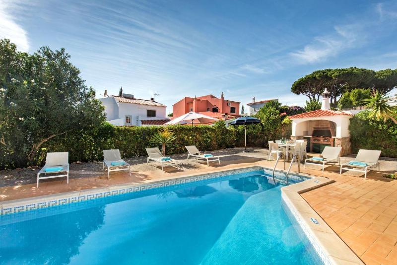 Spacious 4 bedroom villa private pool free air conditioning and wifi - image 11