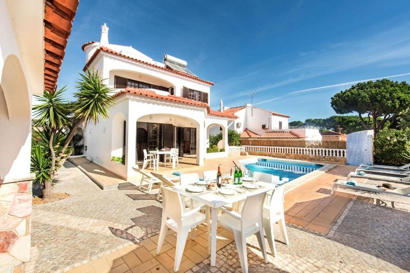 Spacious 4 bedroom villa private pool free air conditioning and wifi - image 18