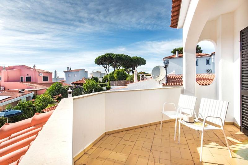 Spacious 4 bedroom villa private pool free air conditioning and wifi - image 13