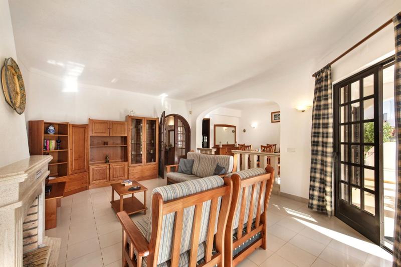 Spacious 4 bedroom villa private pool free air conditioning and wifi - image 34