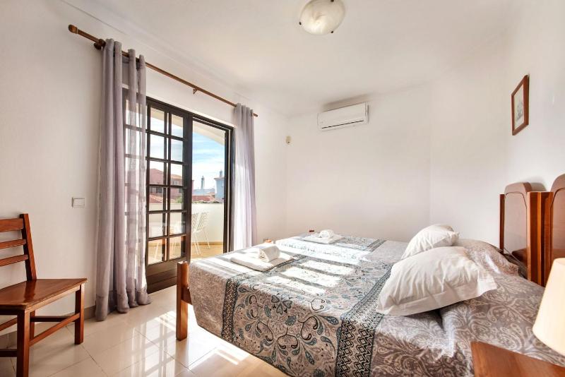 Spacious 4 bedroom villa private pool free air conditioning and wifi - image 26