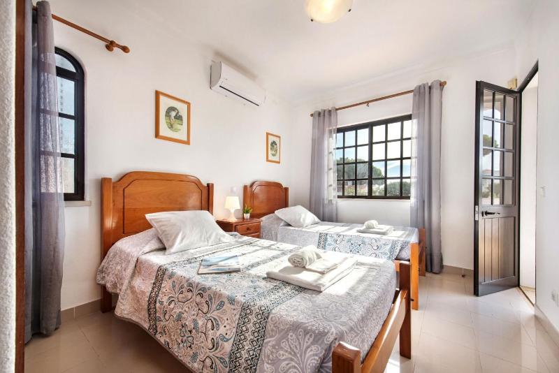 Spacious 4 bedroom villa private pool free air conditioning and wifi - image 24