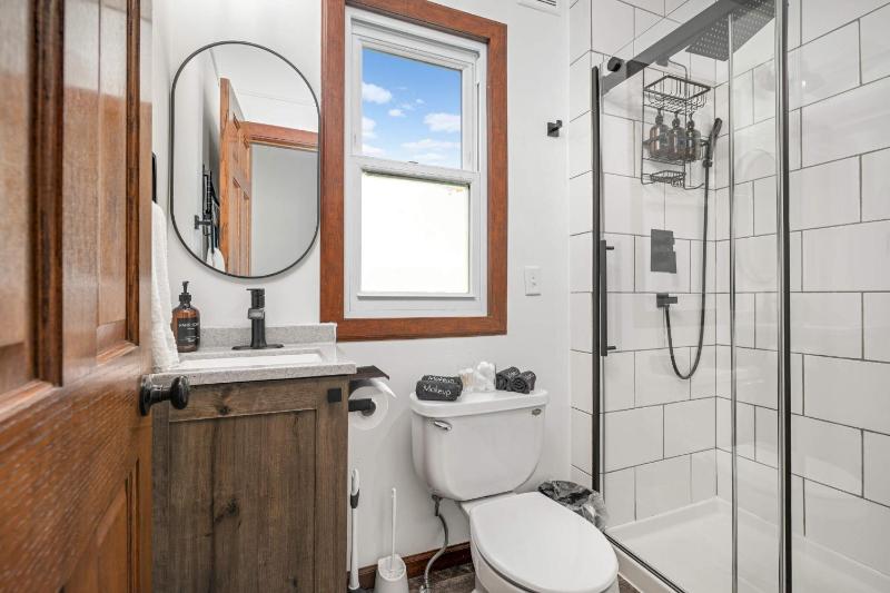 Bde Maka Stay - Classic 5 BR Heart of Uptown - Hennepin & Lyndale - Close to Lakes - image 10