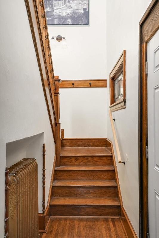 Bde Maka Stay - Classic 5 BR Heart of Uptown - Hennepin & Lyndale - Close to Lakes - image 2