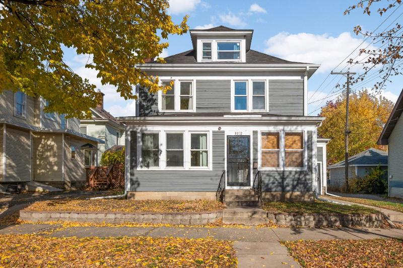 Bde Maka Stay - Classic 5 BR Heart of Uptown - Hennepin & Lyndale - Close to Lakes - image 17