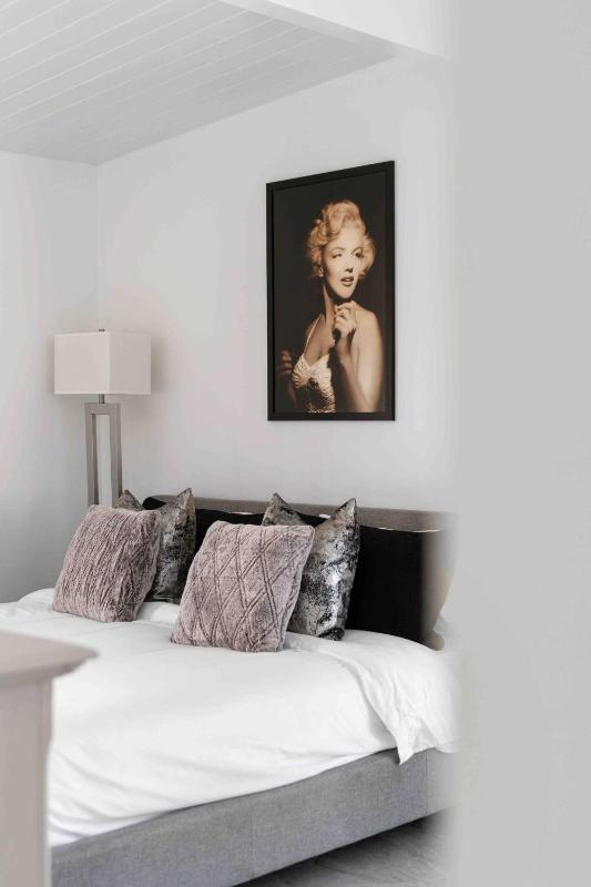 Marilyn Sunny Palms - image 35