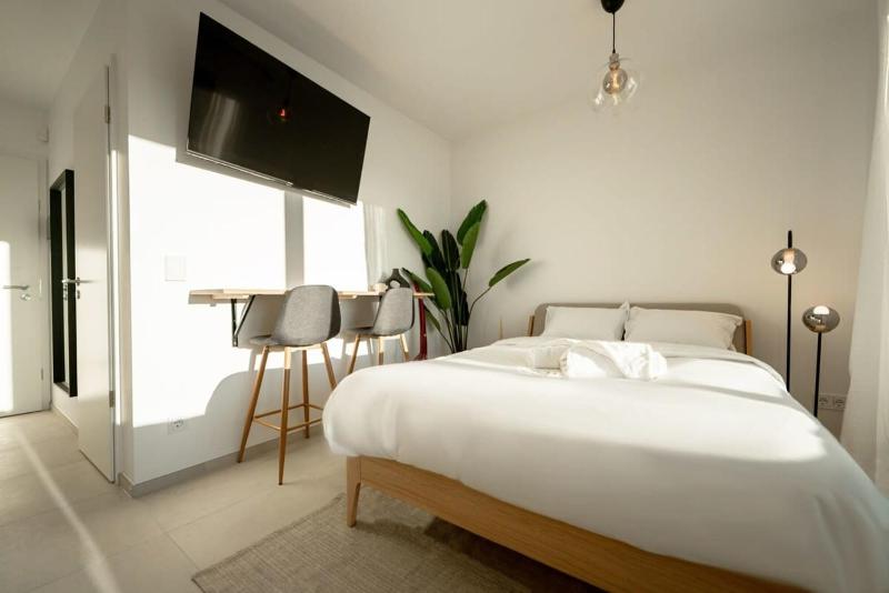 Modern Studio in Gasperich with Balcony & Wi-Fi - image 16