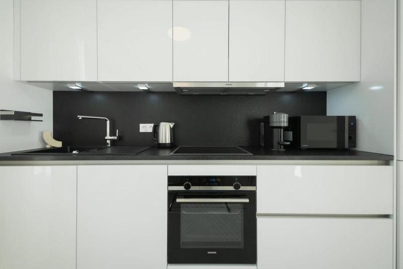 Modern Studio in Gasperich with Balcony & Wi-Fi - image 10