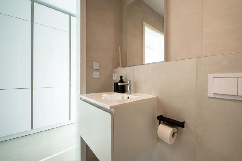Modern Studio in Gasperich with Balcony & Wi-Fi - image 8