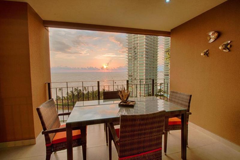 Pools Gym and Restaurant Beachfront 1BR - image 1