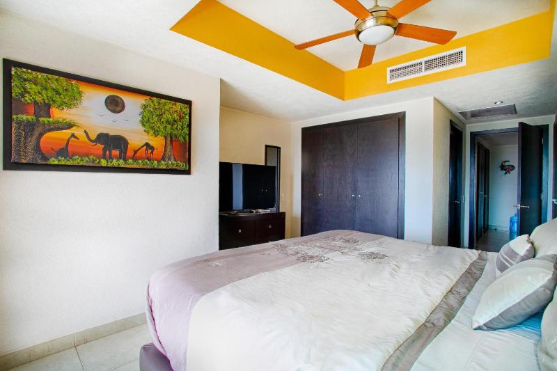 Pools Gym and Restaurant Beachfront 1BR - image 16