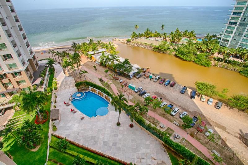 Pools Gym and Restaurant Beachfront 1BR - image 12