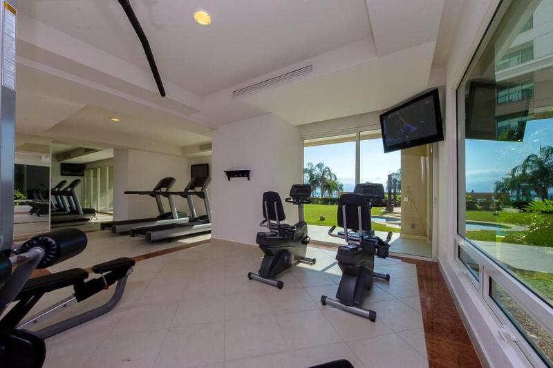 Pools Gym and Restaurant Beachfront 1BR - image 10