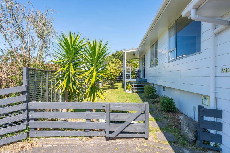 Stay at the Bay - Acacia Bay Taupo - image 17