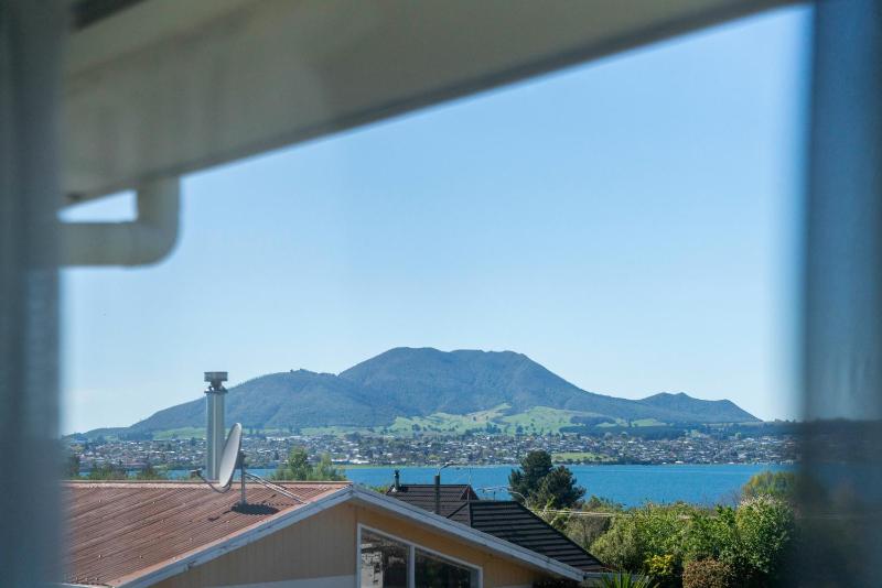 Stay at the Bay - Acacia Bay Taupo - image 15