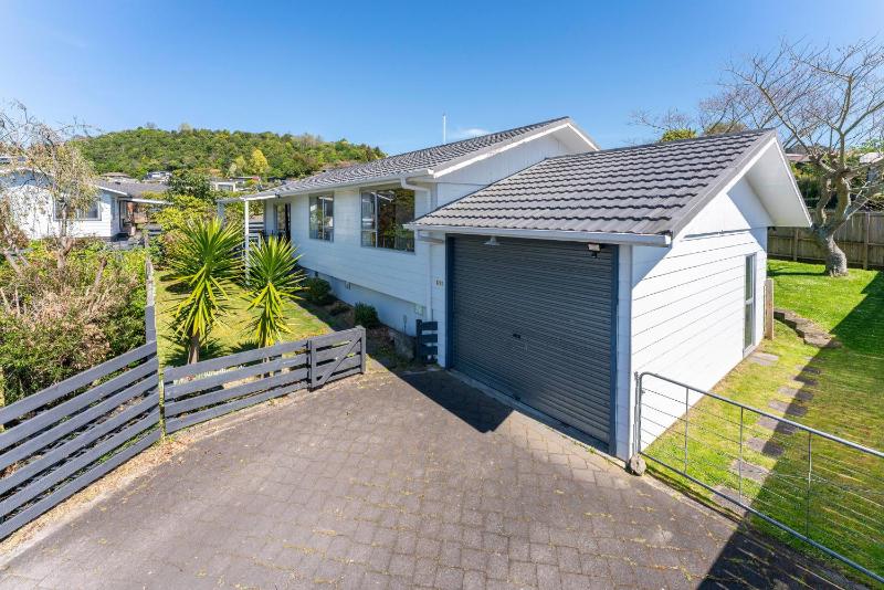 Stay at the Bay - Acacia Bay Taupo - image 6