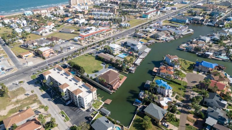 Channel views Private Boat Slip Pool & Patio apts - image 36